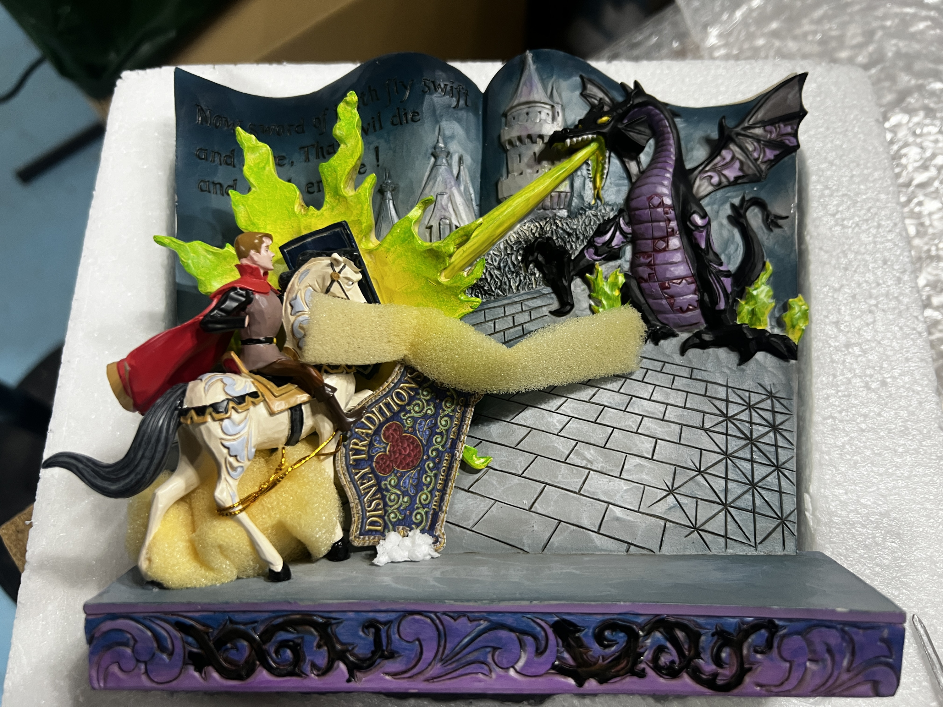 [DEFECT] STORYBOOK PRINCE PHILLIP AND THE MALEFICENT DRAGON - DISNEY TRADITIONS