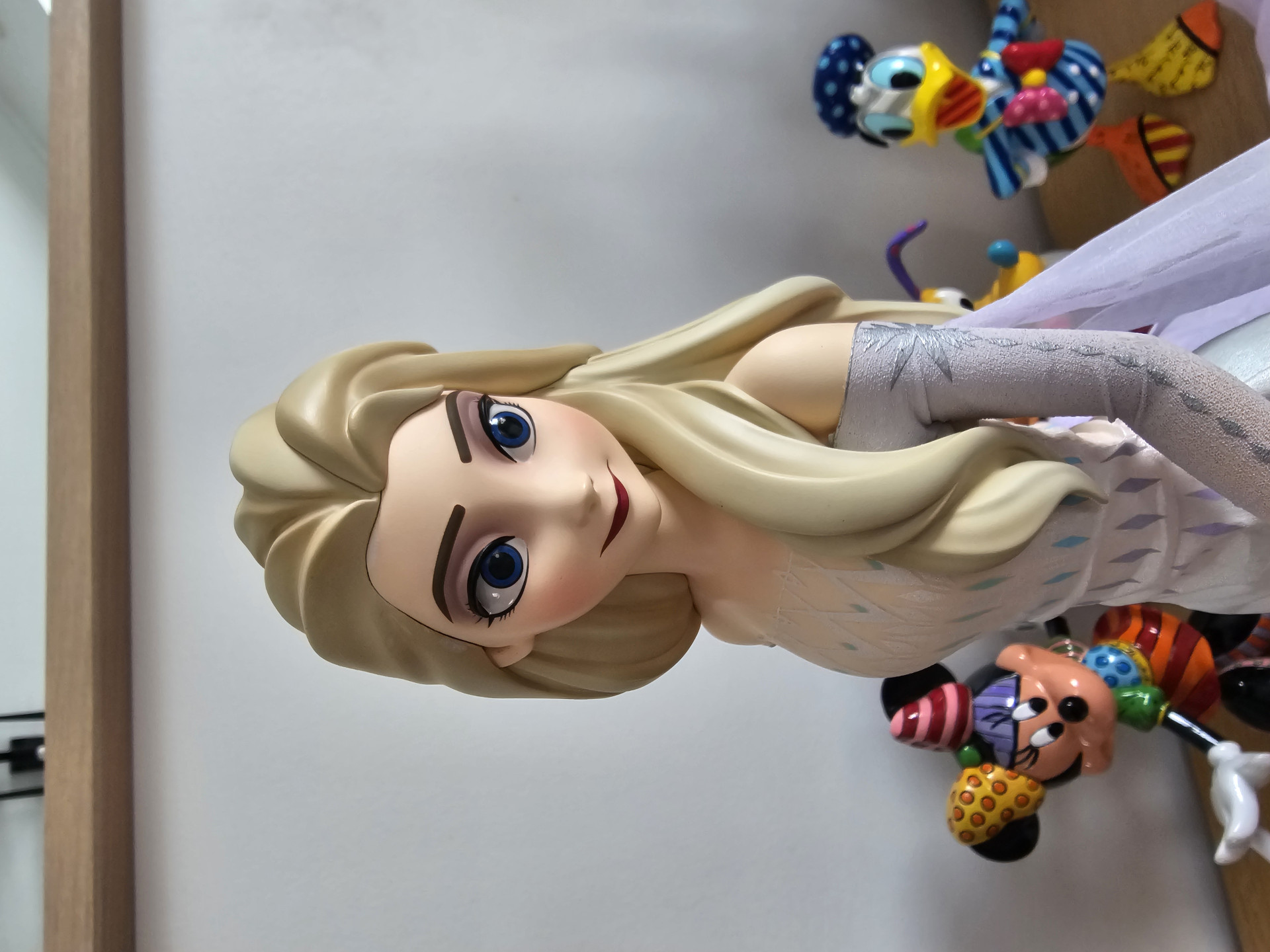 Elsa Frozen 2 - Disney Mastercraft